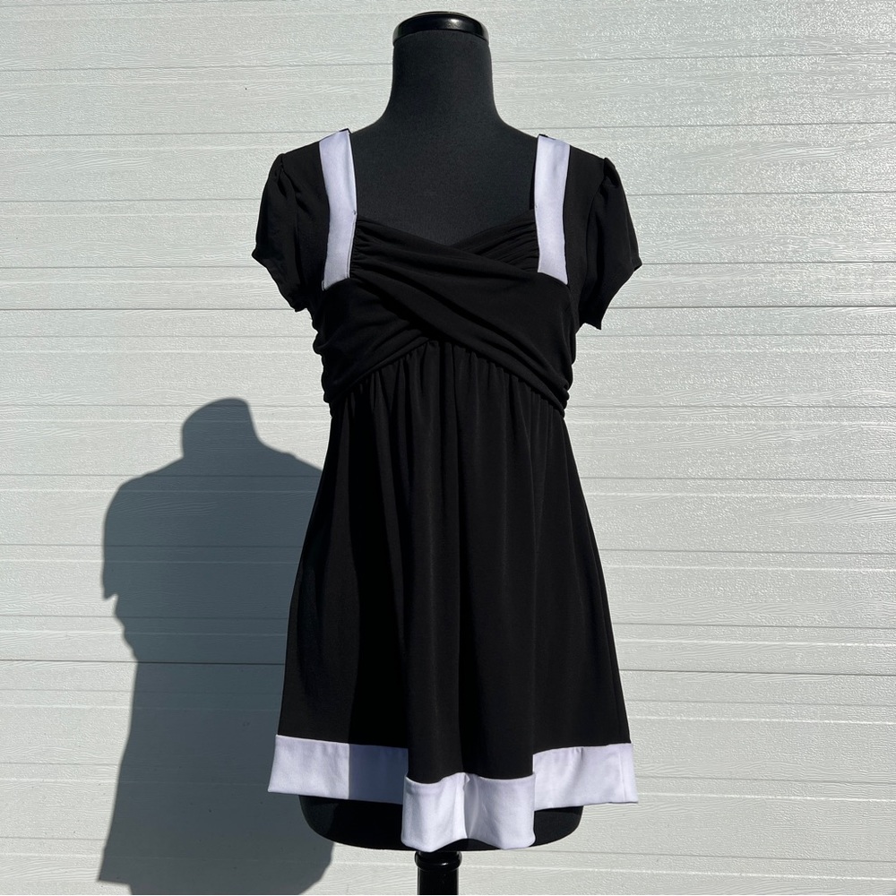 VTG 90s Anxiety Black and White Tie Back Short Sleeved Blouse, L